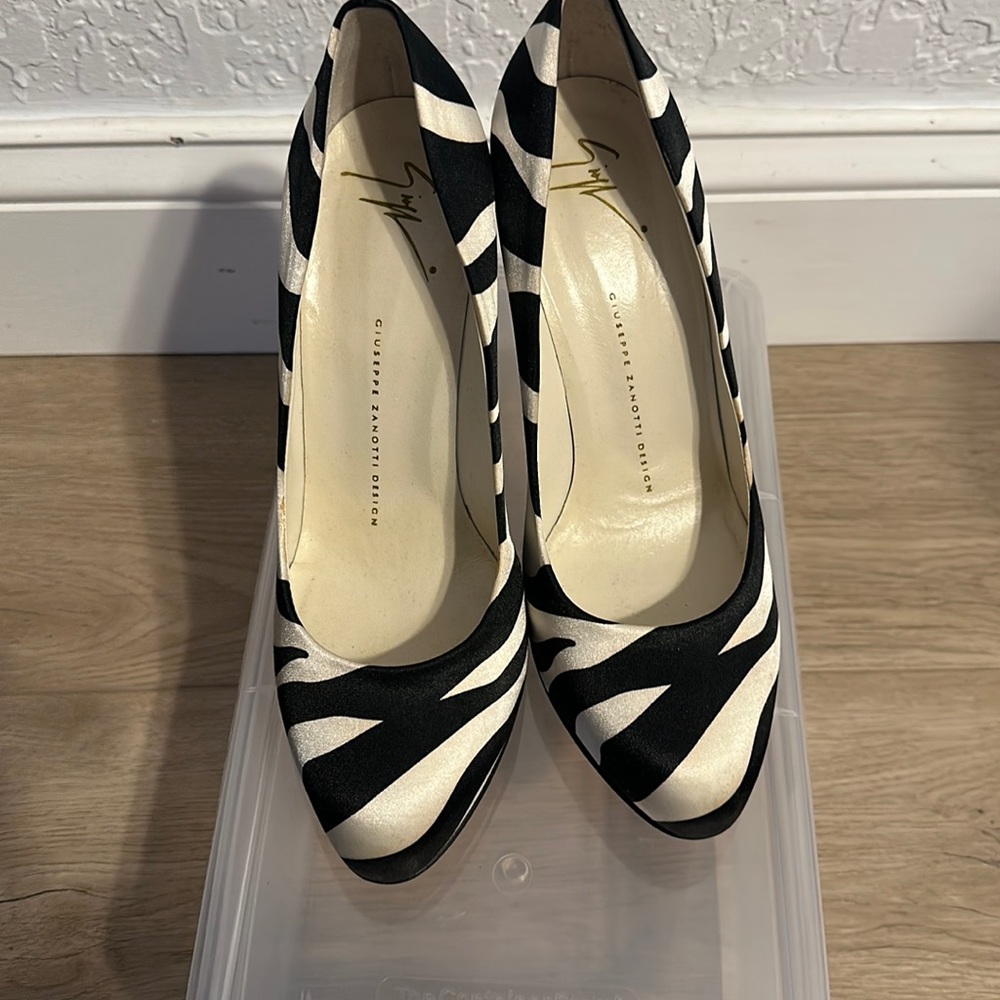 Zebra strip Giuseppe zannotti heels. Size 39